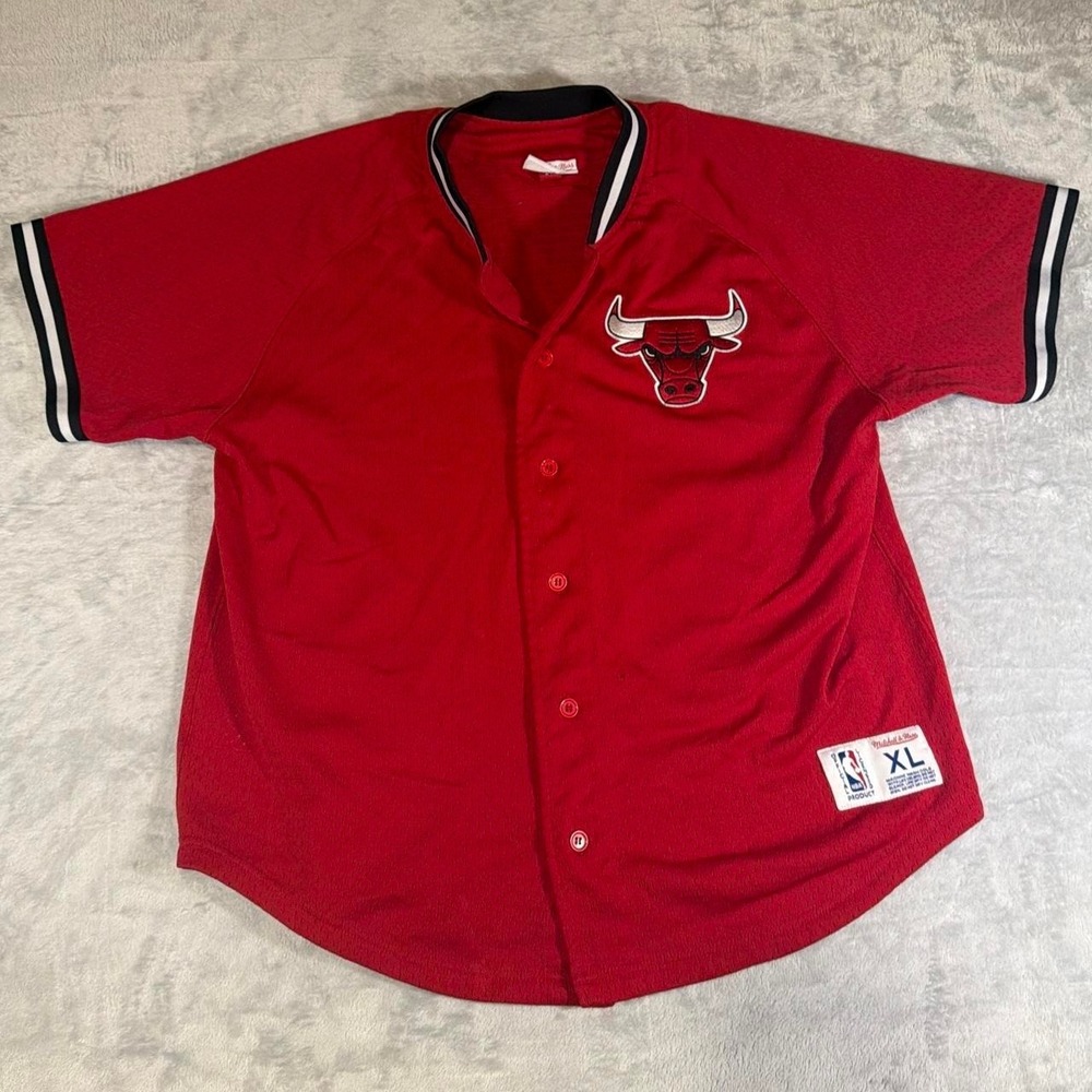 Vintage Mitchell & Ness Chicago Bulls Mesh Baseball Jersey | Red | XL